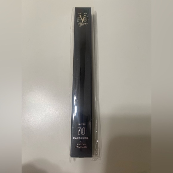 Kat Von D Black Makeup Brush - Picture 1 of 3